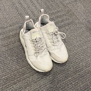 Nike Women's Sneakers in Light Gray